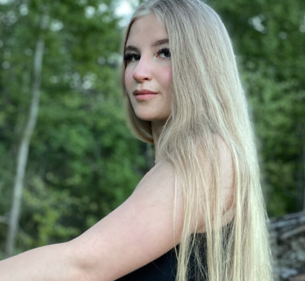 Ganz Neu In Der Community Blondebarbie Jahre Jung Amabitch